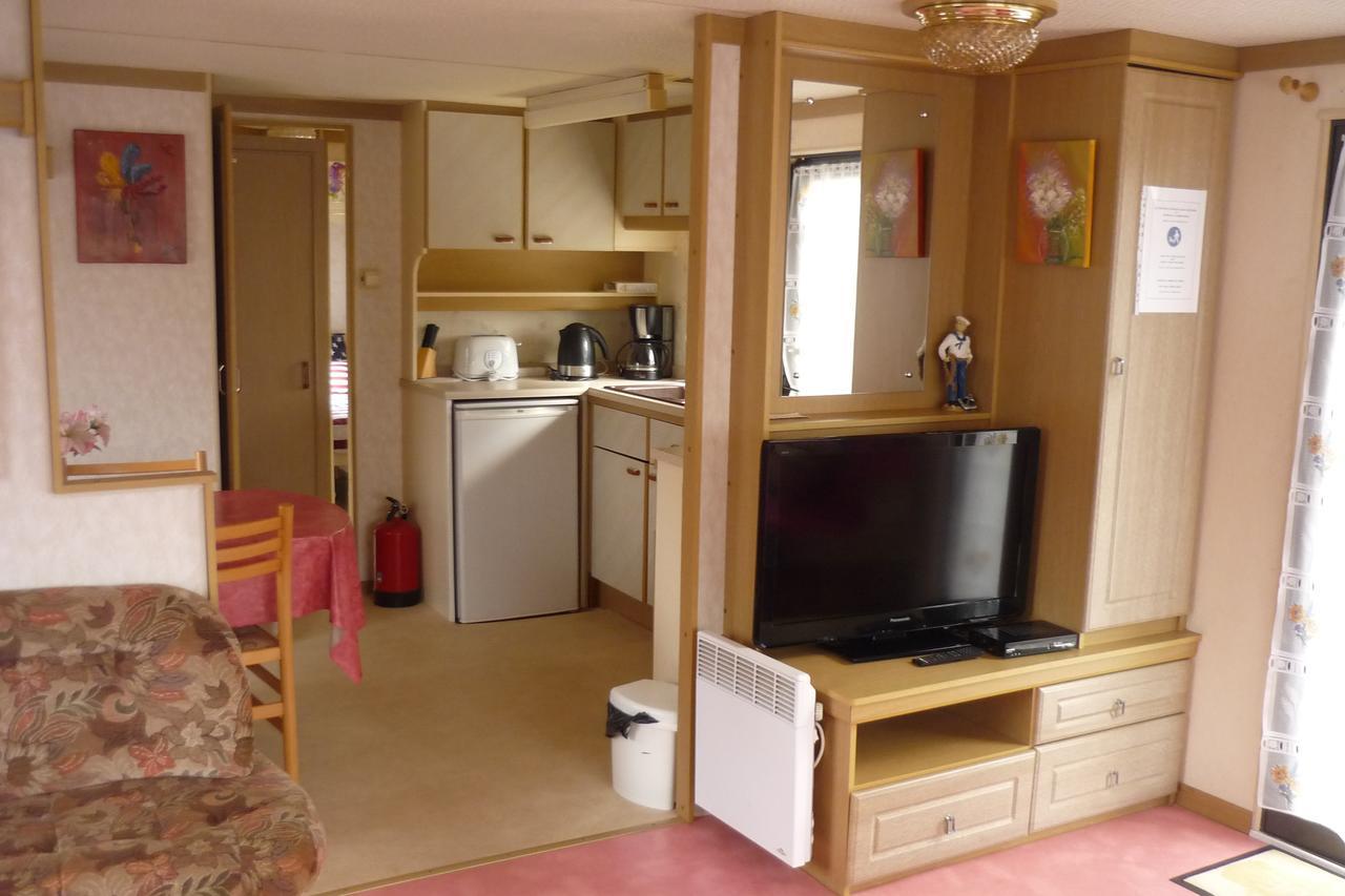 Mobile Home Le Clos De See Chérencé-le-Roussel Екстериор снимка